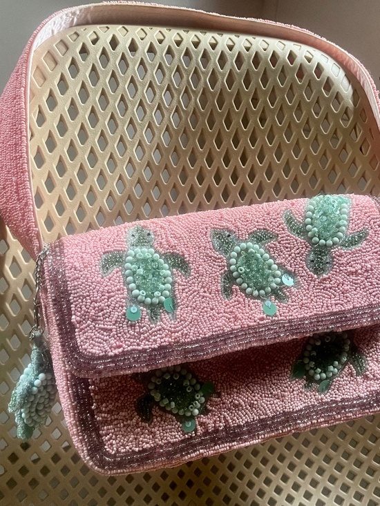 T.J.Maxx Handbags - Pink Beaded Turtle Bag WITH Turtle Bag Charm